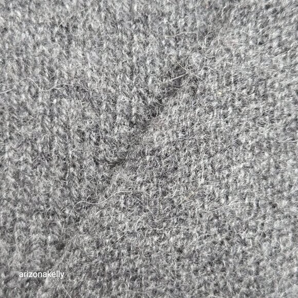 NWT Cashmere Knit Grey Scarf Auxiliary Aritzia Maine - Picture 3 of 6